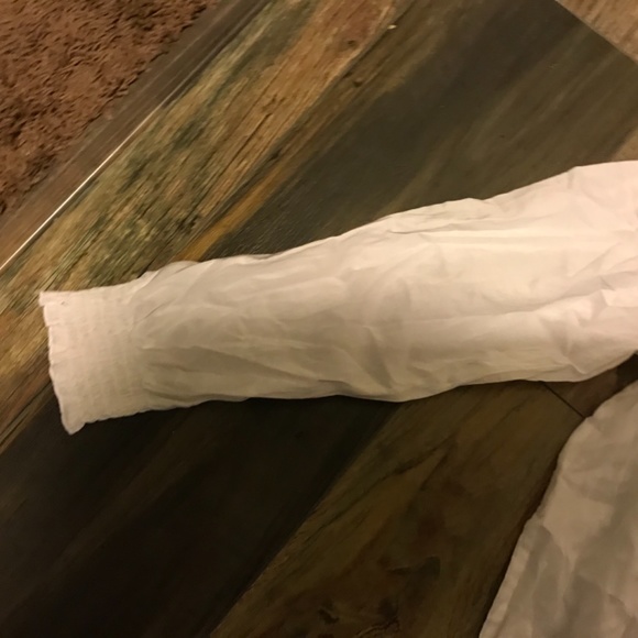 The Limited brand, white off the shoulder blouse , cotton and well fitting - Picture 2 of 7